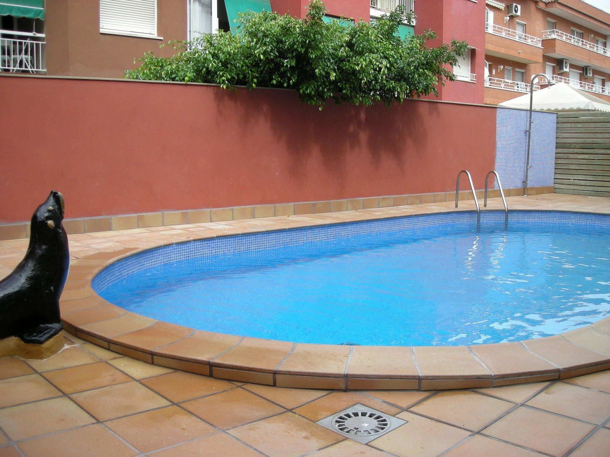 Hotel Flora Parc Castelldefels Zewnętrze zdjęcie