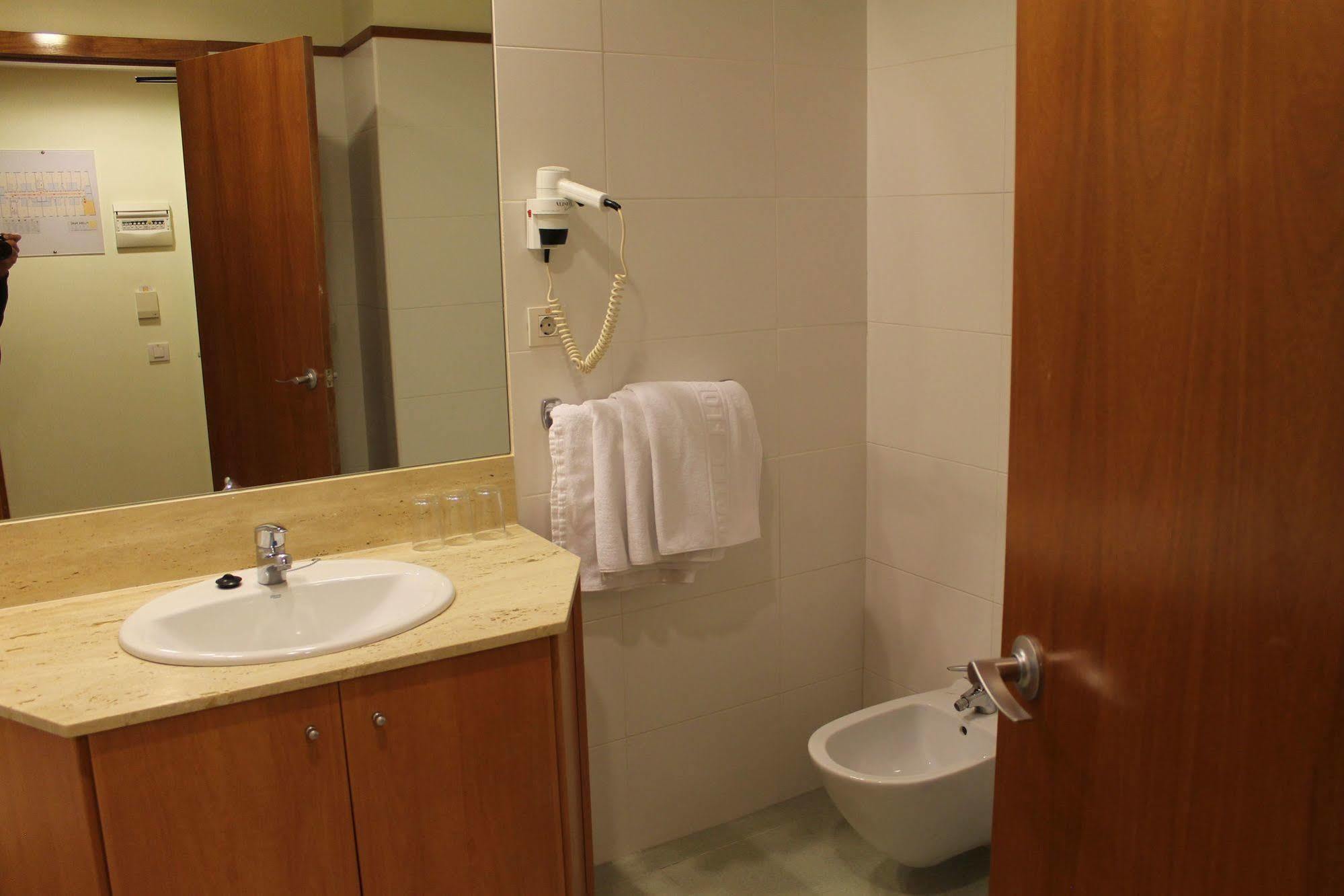 Hotel Flora Parc Castelldefels Zewnętrze zdjęcie
